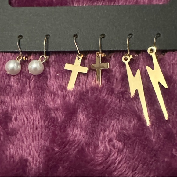 Steve Madden pierced earring set! 7 pairs in gold finish! Butterflies and more! - Picture 3 of 5